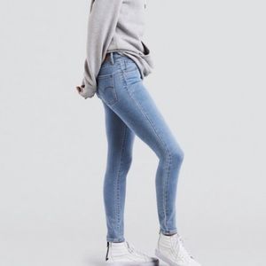 NWT Levi’s 720 High Rise Super Skinny Jeans